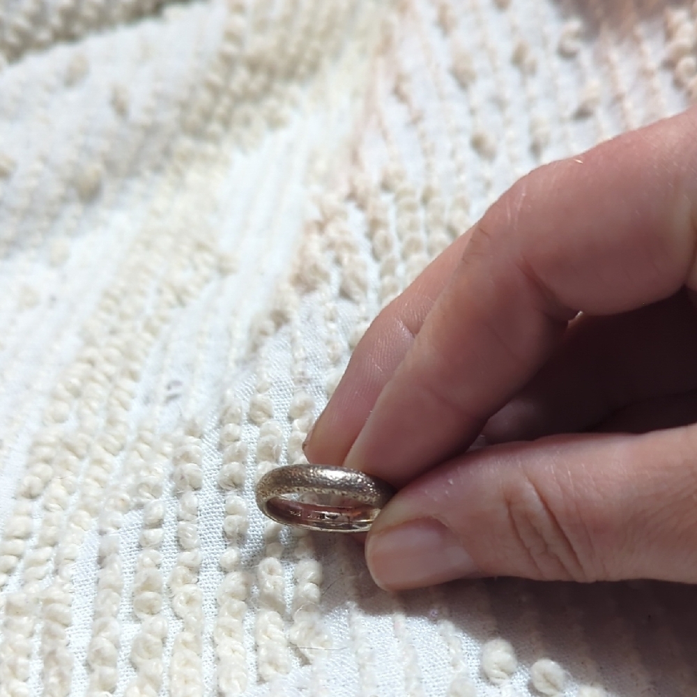 Elegant Sterling Silver Band Size 6
